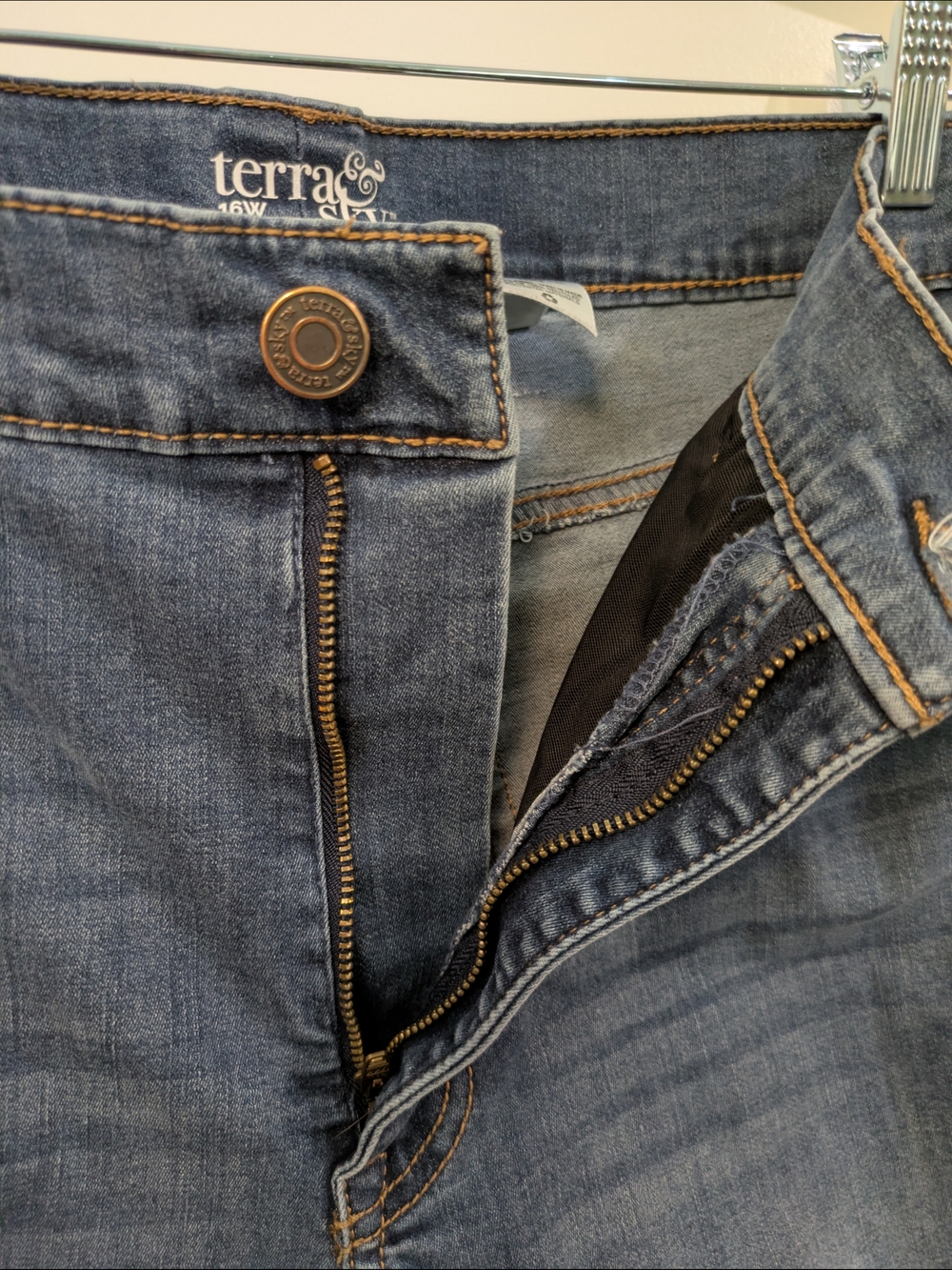 🔴 terra + Sky High-Rise Slim Jeans in Medium Wash - Picture 4 of 11